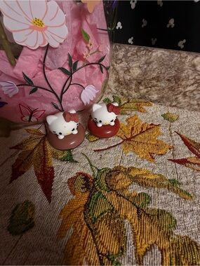 Hello Kitty Mini Ceramic Hideaway Toys in White and Red